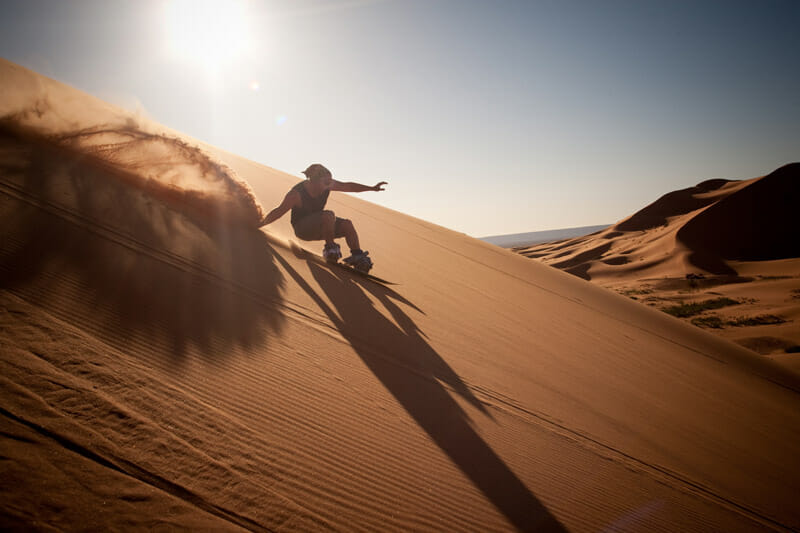 chegaga_dunes_sandboarding